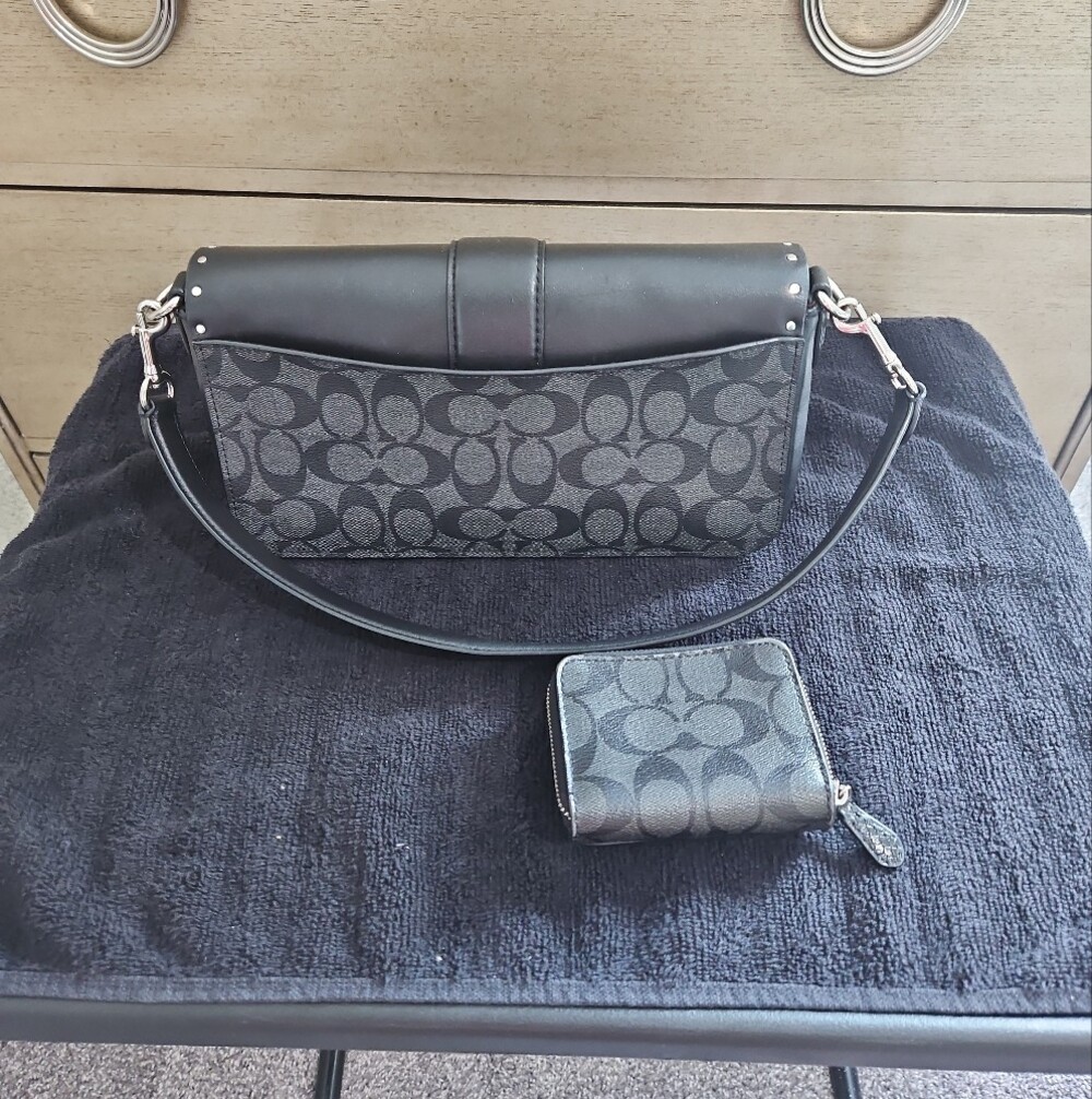 Coach Black Signature Leather & Canvas Shoulder Bag with Matching Wallet - Picture 2 of 6